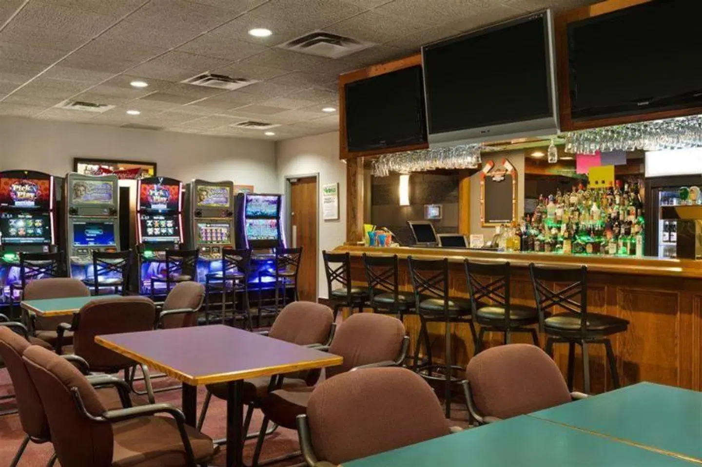 Coast Swift Current Hotel Bar