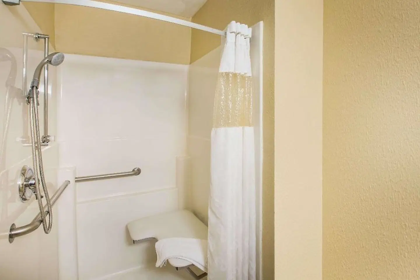 Ramada by Wyndham Sioux Falls Badezimmer