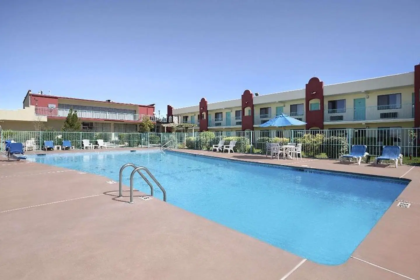 Days Inn by Wyndham Santa Fe New Mexico OUTDOOR_POOL