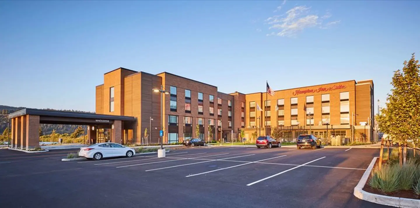 Hampton Inn & Suites Hood River EXTERIOR