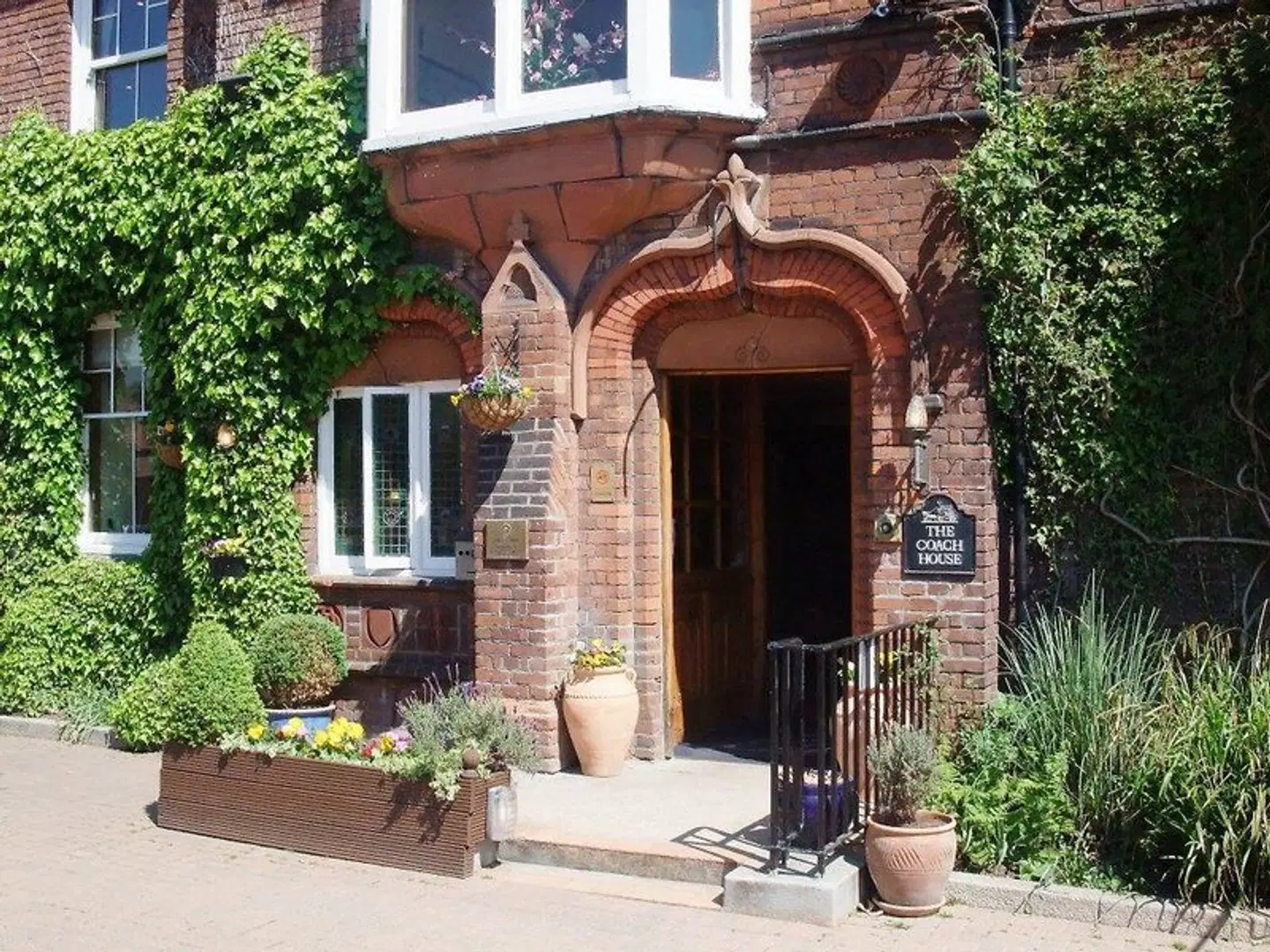 Harefield Manor Hotel EXTERIOR