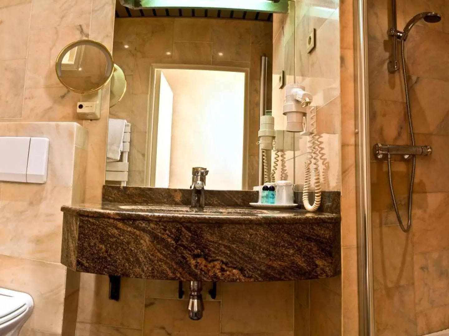 Hôtel Du Midi Paris Badezimmer
