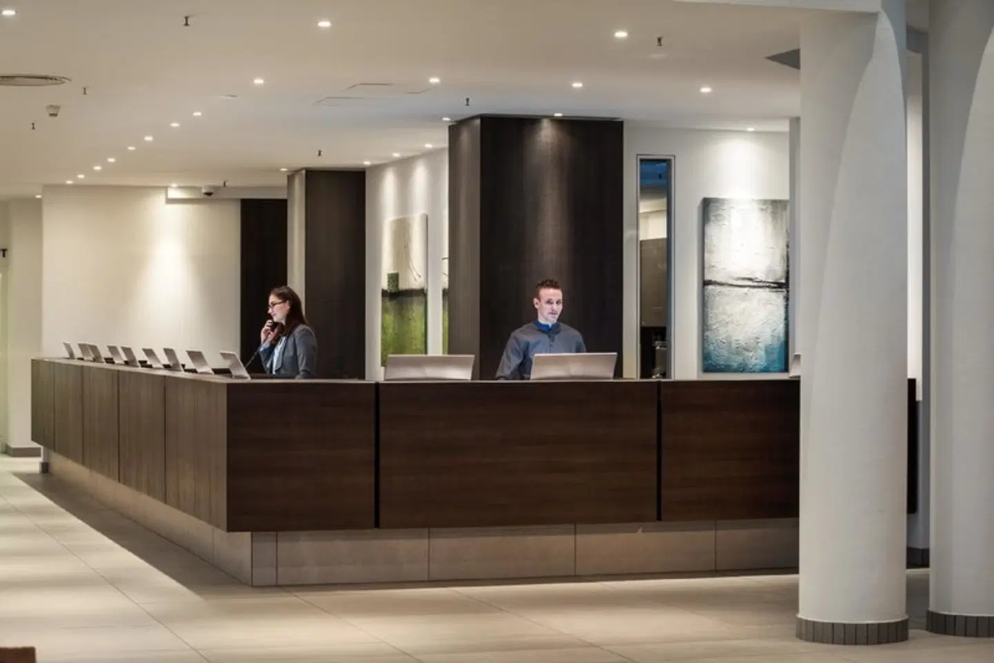 Estrel LOUNGE_LOBBY