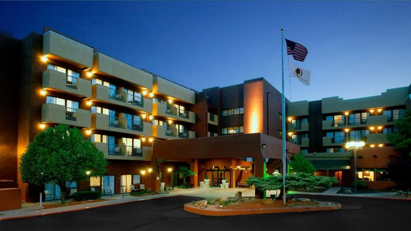 DoubleTree by Hilton Hotel Santa Fe EXTERIOR