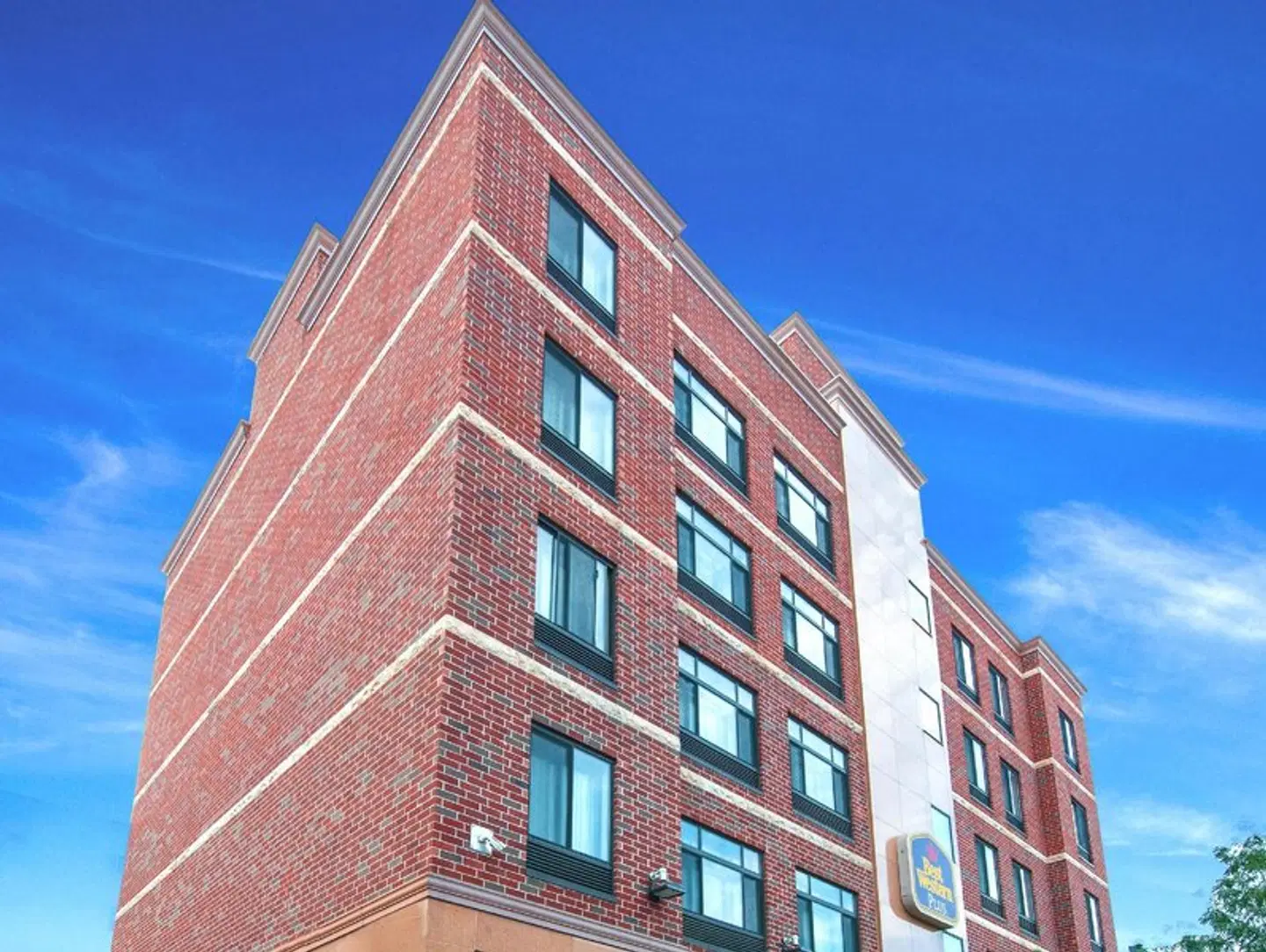 Best Western PLUS Arena Hotel EXTERIOR