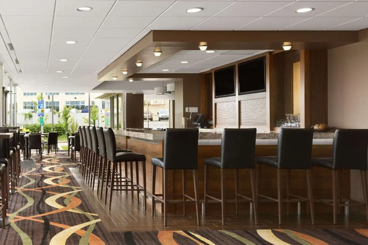 Travelodge by Wyndham Niagara Falls Fallsview Bar