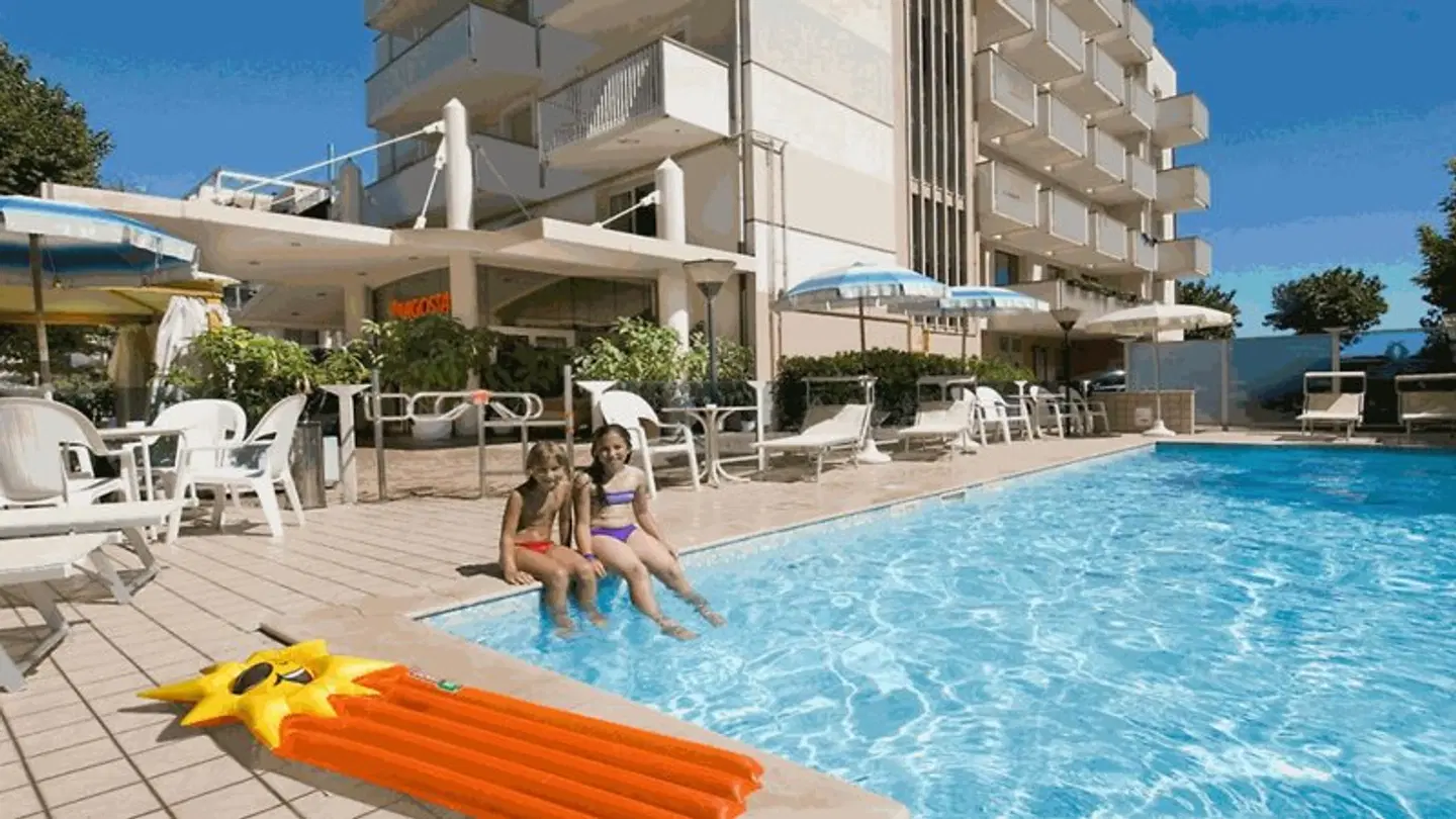 Aragosta OUTDOOR_POOL