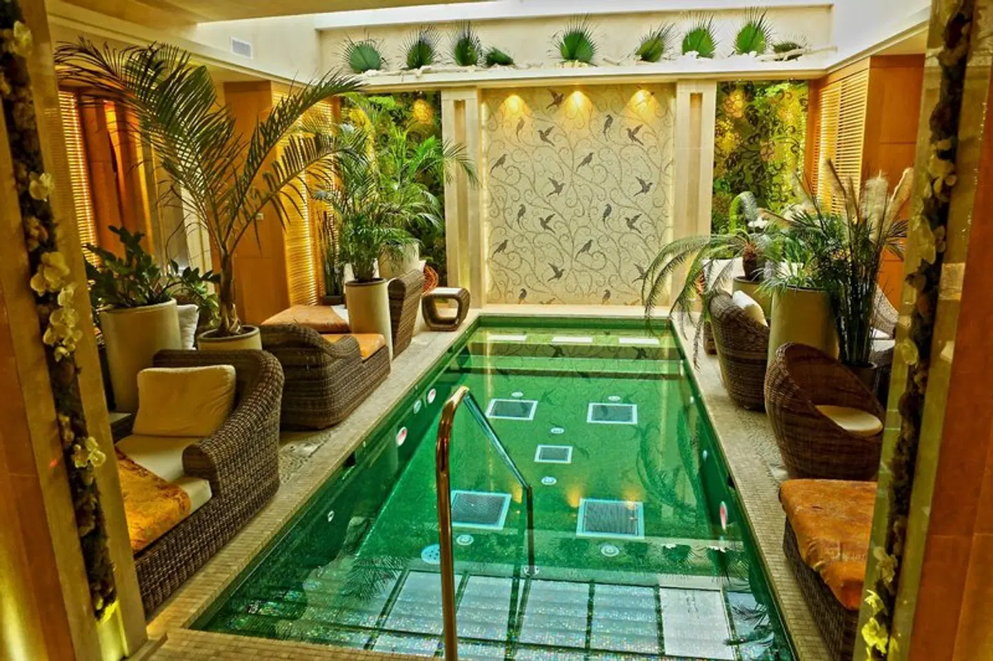 Hostellerie La Farandole Hallenbad