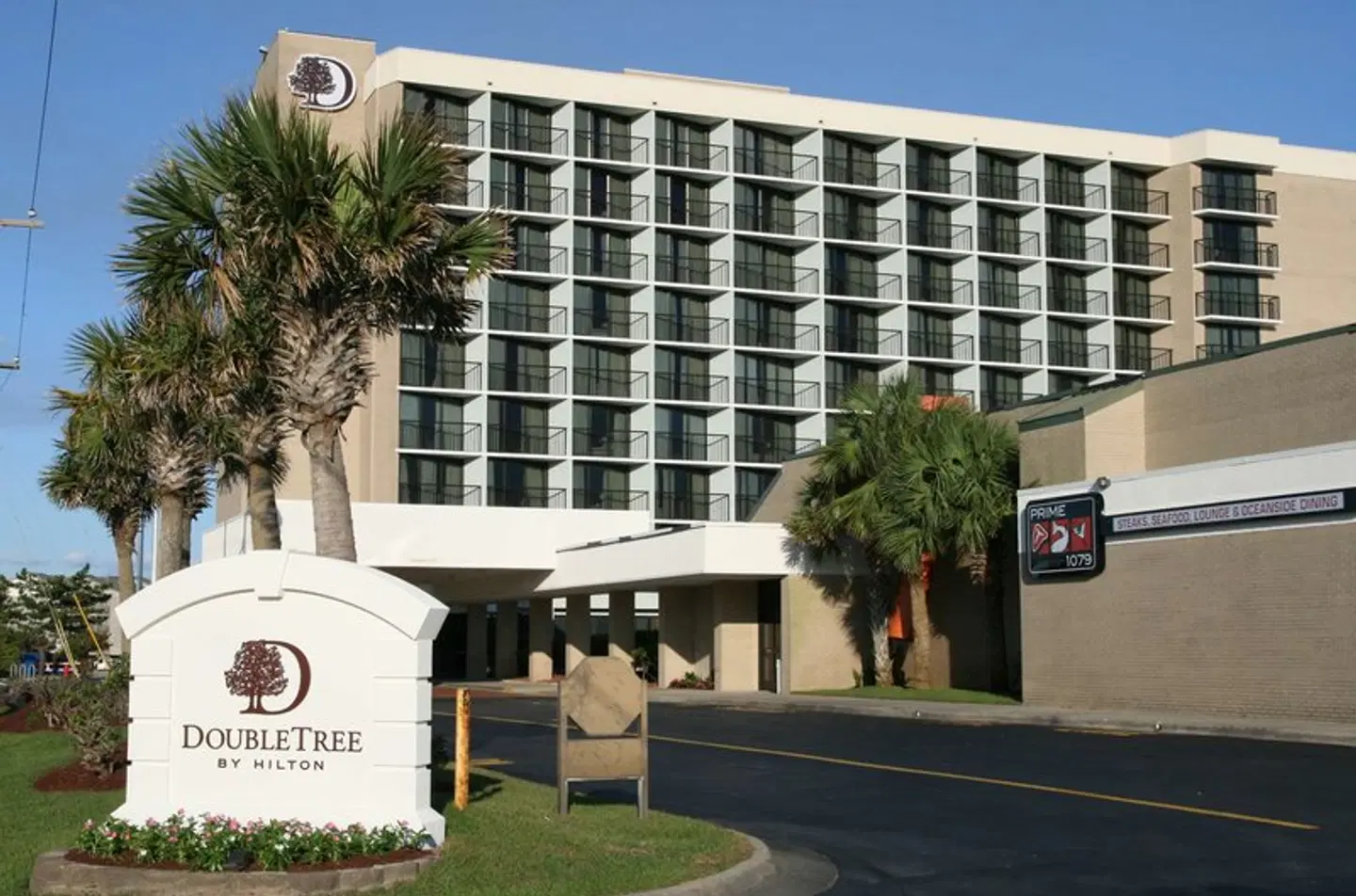 DoubleTree by Hilton Atlantic Beach Oceanfront EXTERIOR