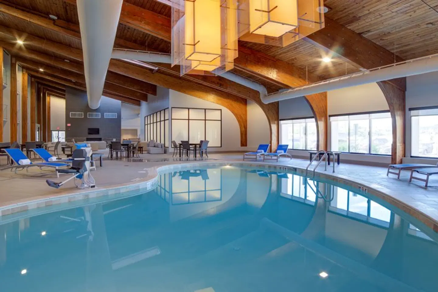 DoubleTree by Hilton Harrisonburg Hallenbad