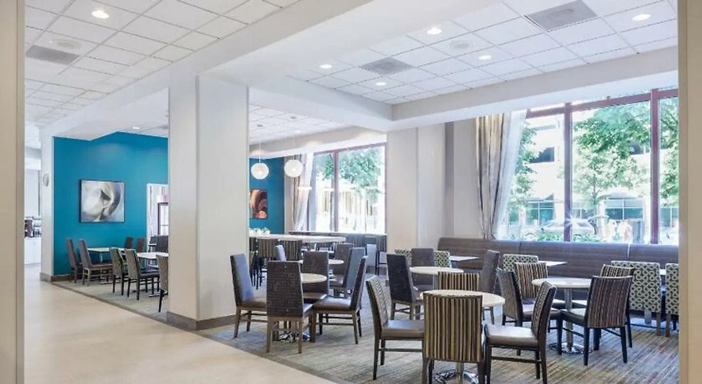 Residence Inn by Marriott Portland Downtown/RiverPlace Restaurant