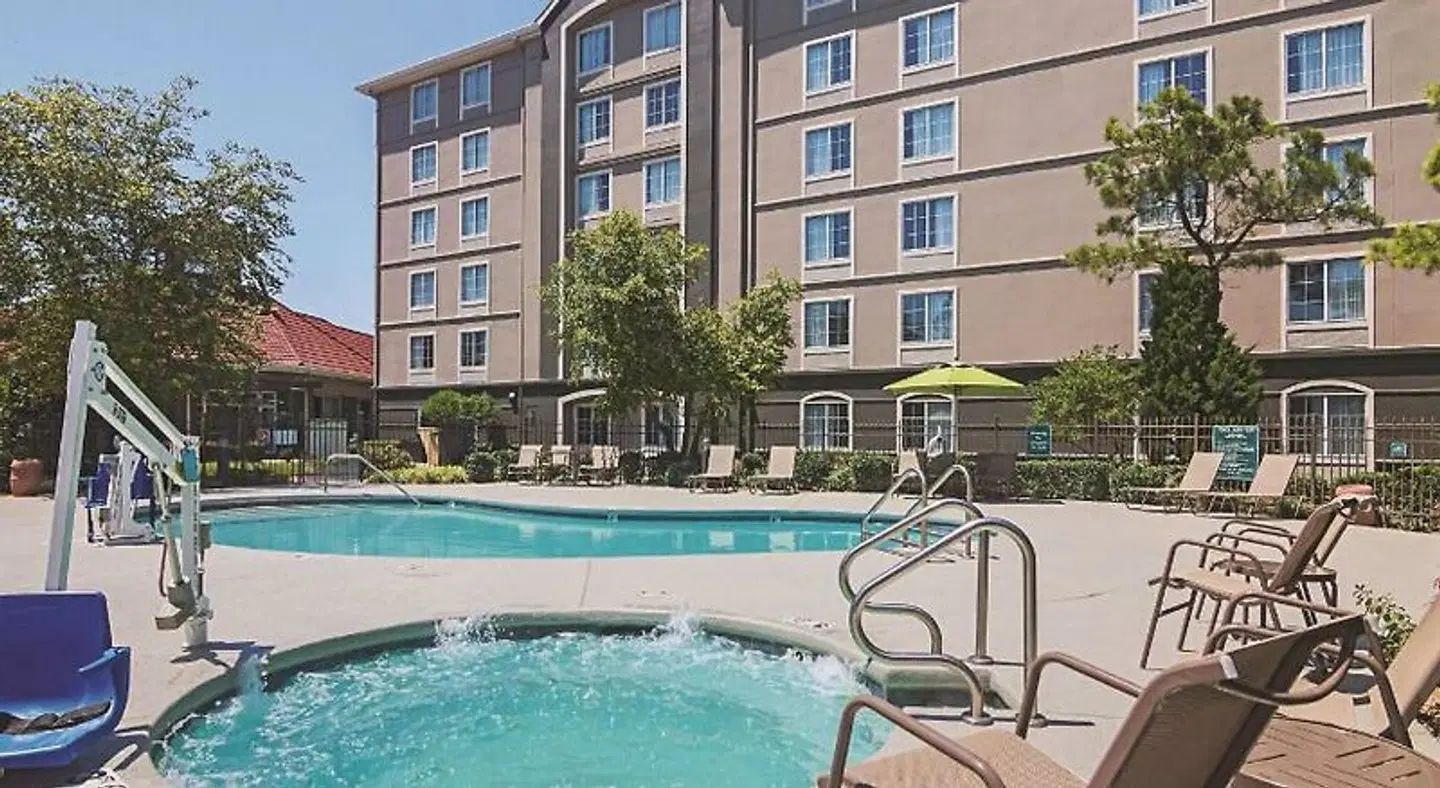La Quinta Inn & Suites by Wyndham Oklahoma City - NW Expwy OUTDOOR_POOL