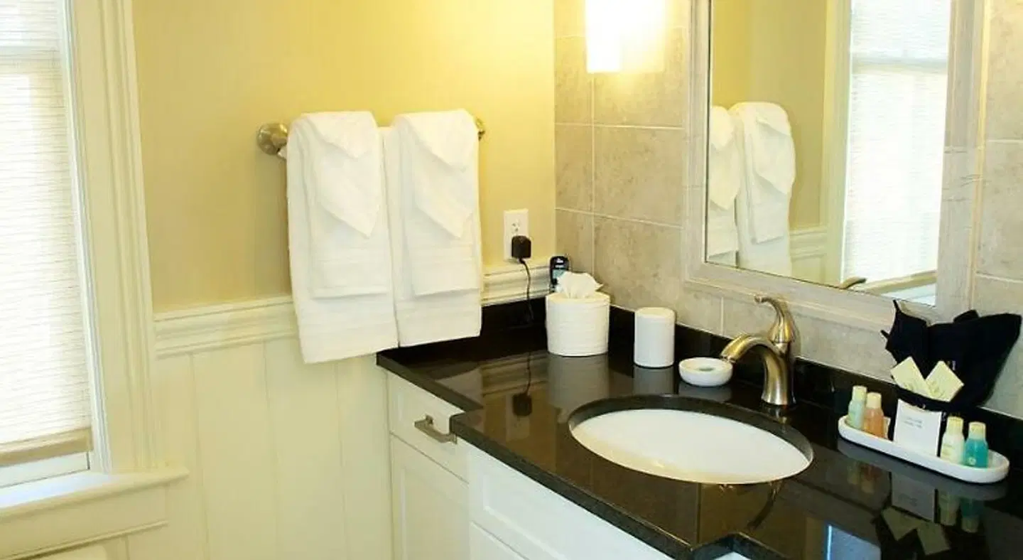 Norwalk Inn and Conference Center Badezimmer