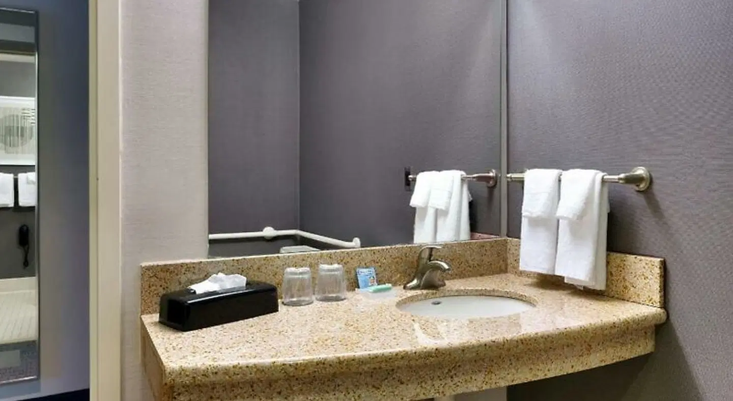 Courtyard by Marriott Lincoln Downtown ROOM_EXAMPLE
