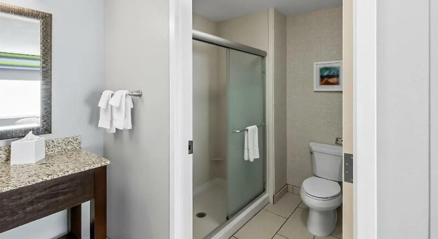 Hampton Inn Middletown Badezimmer