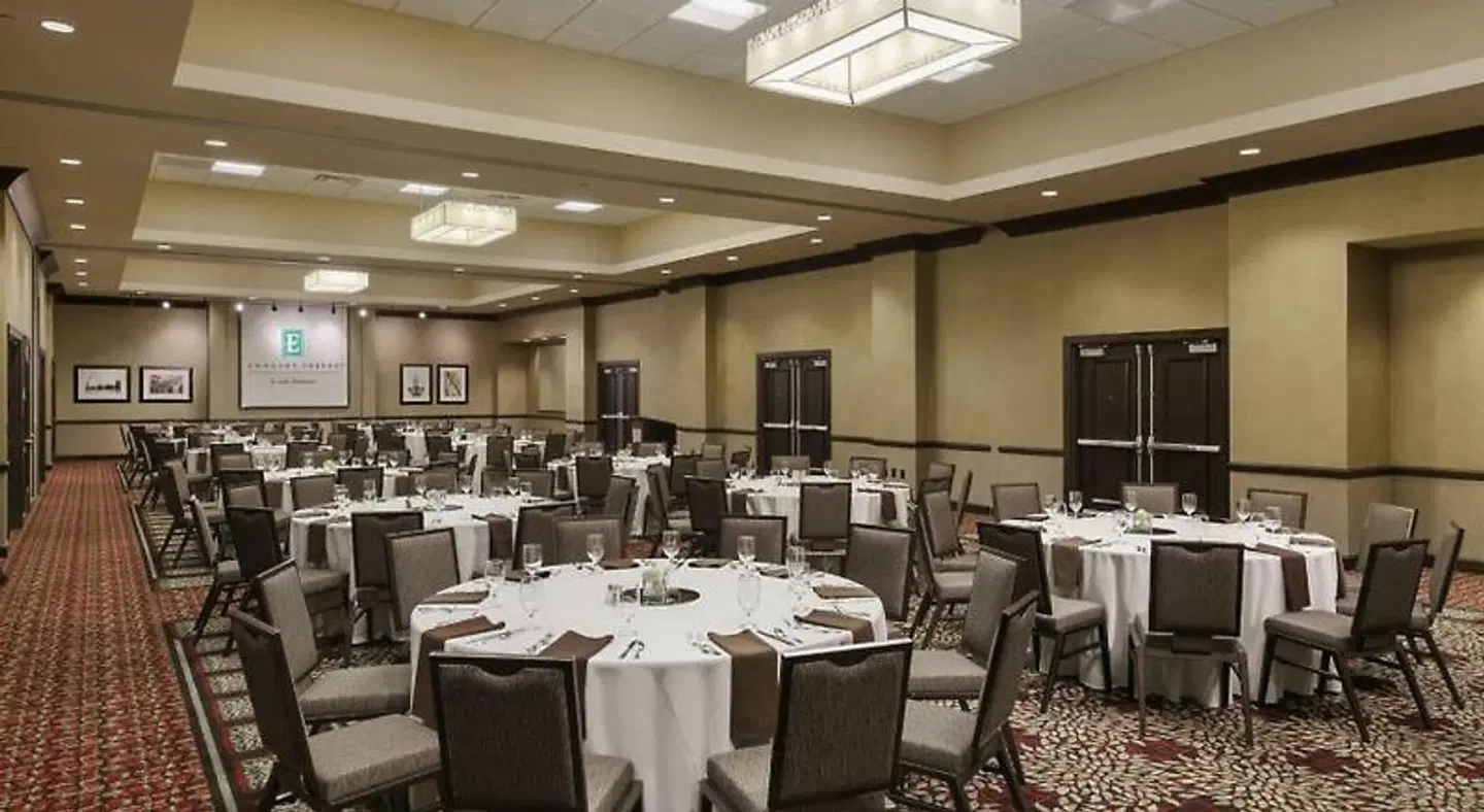 Embassy Suites by Hilton Saint Louis - Downtown Restaurant