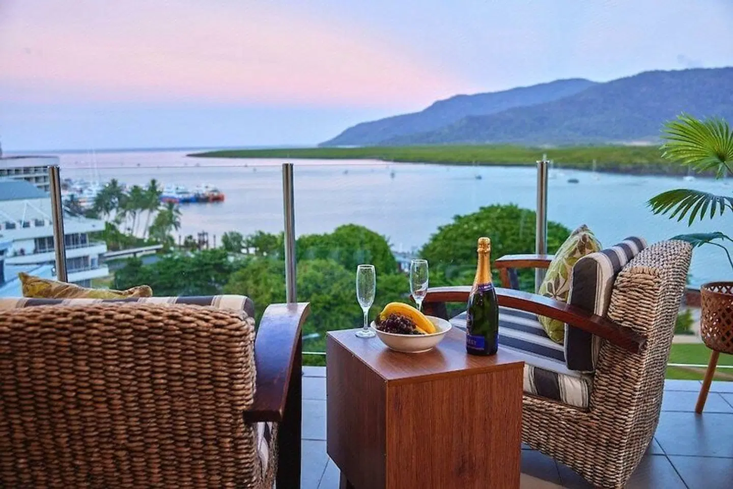 Jack & Newell Luxury Apartments Terrasse