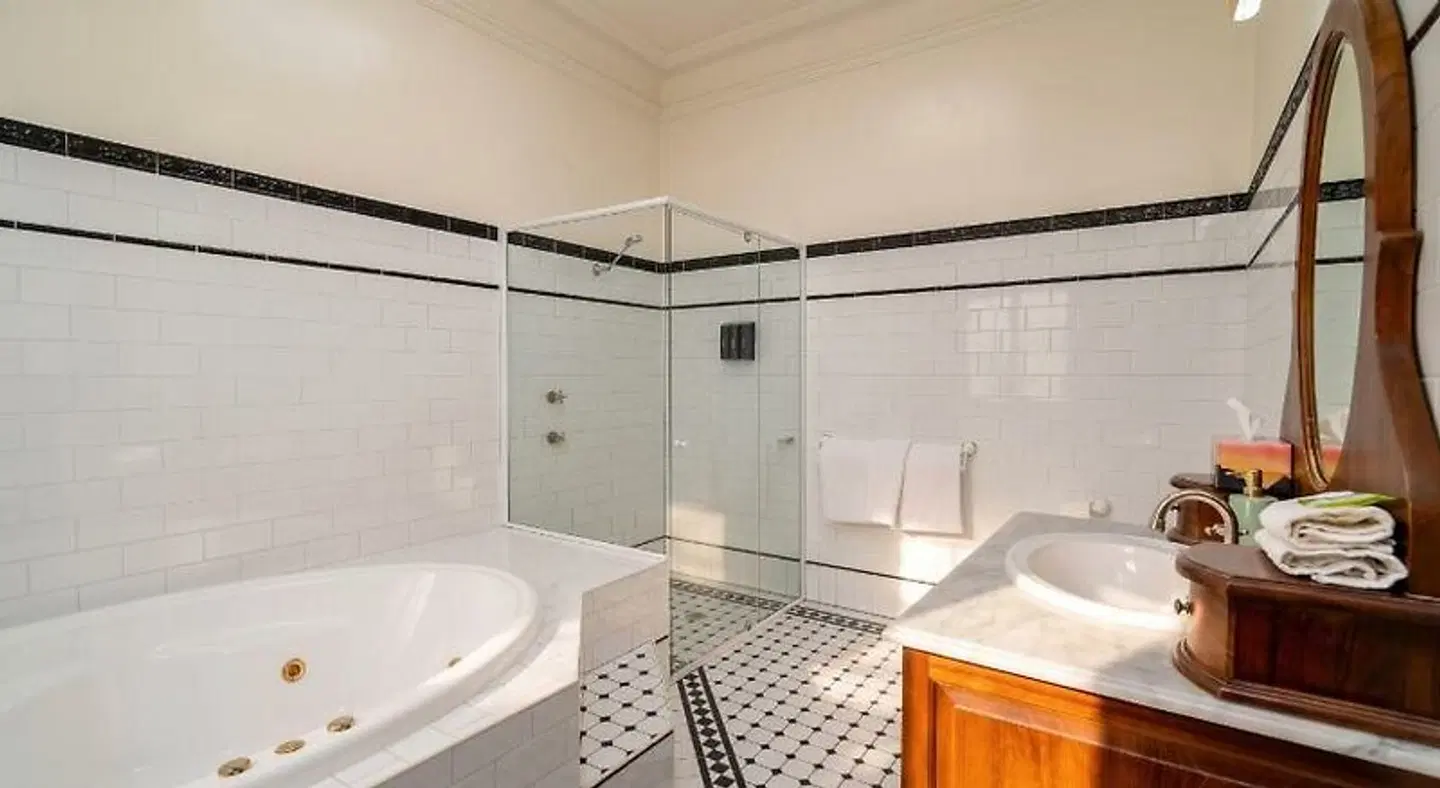 Petersons Armidale Winery and Guesthouse HEALTH_BEAUTY