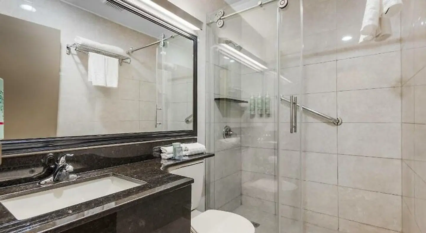 Best Western Airport Inn Badezimmer