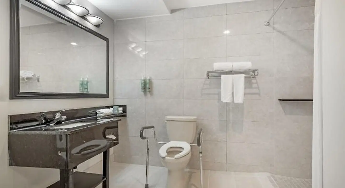 Best Western Airport Inn Badezimmer