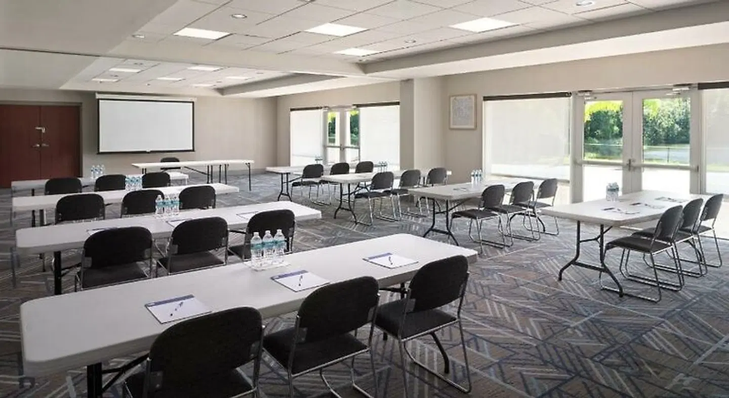 Holiday Inn Express & Suites Chaffee-Jacksonville West by IHG Konferenz