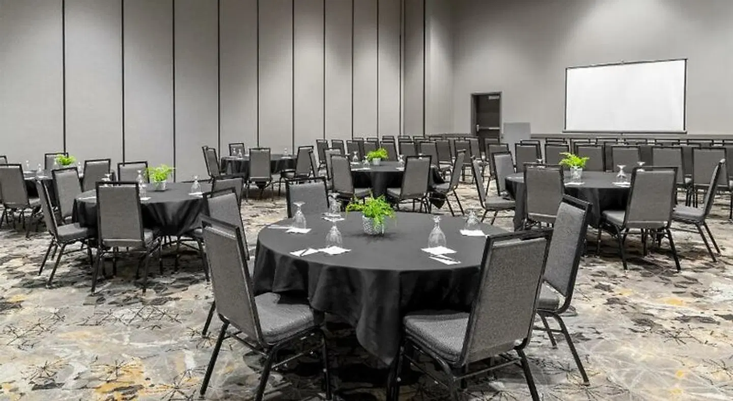 DoubleTree by Hilton Springfield Restaurant