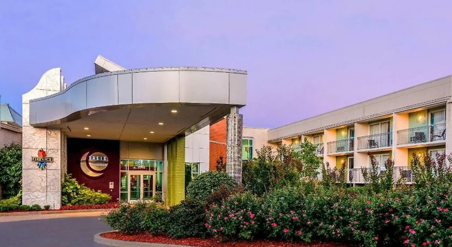Oasis Hotel & Conv. Center, Ascend Hotel Collection EXTERIOR