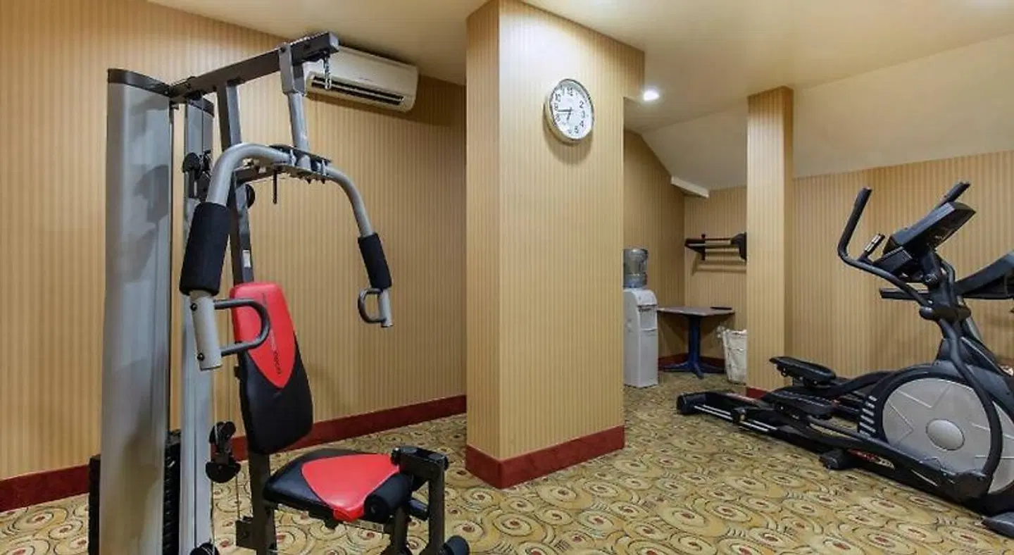 Gateway Hotel & Suites, Ascend Hotel Collection SPORTS_AND_LEISURE