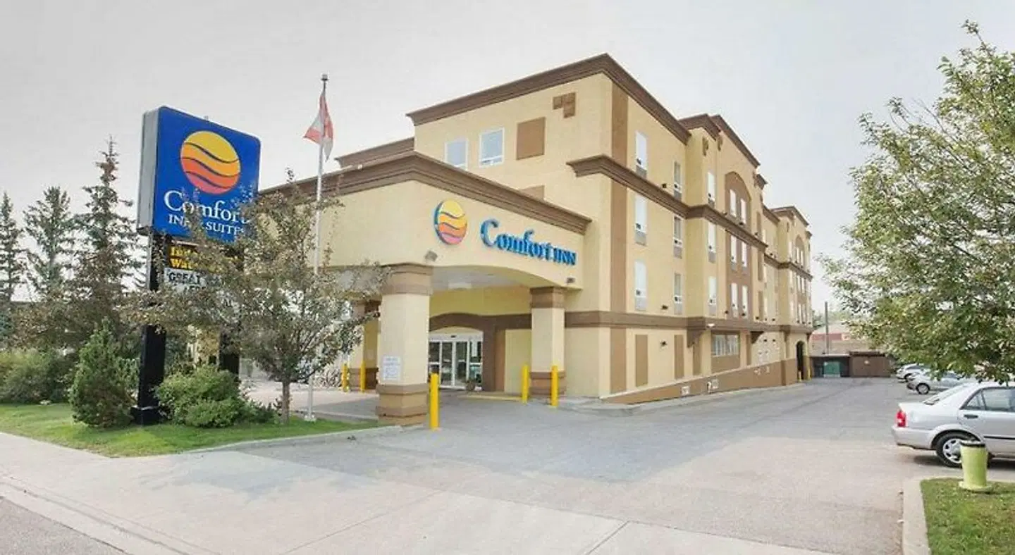 Comfort Inn & Suites University EXTERIOR