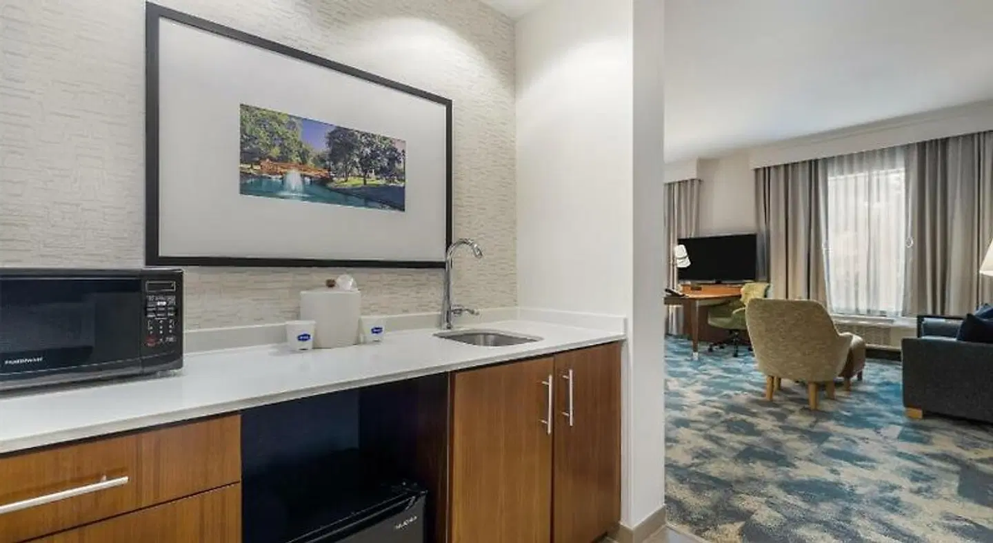 Hampton Inn & Suites Dallas/Plano-East ROOM_EXAMPLE