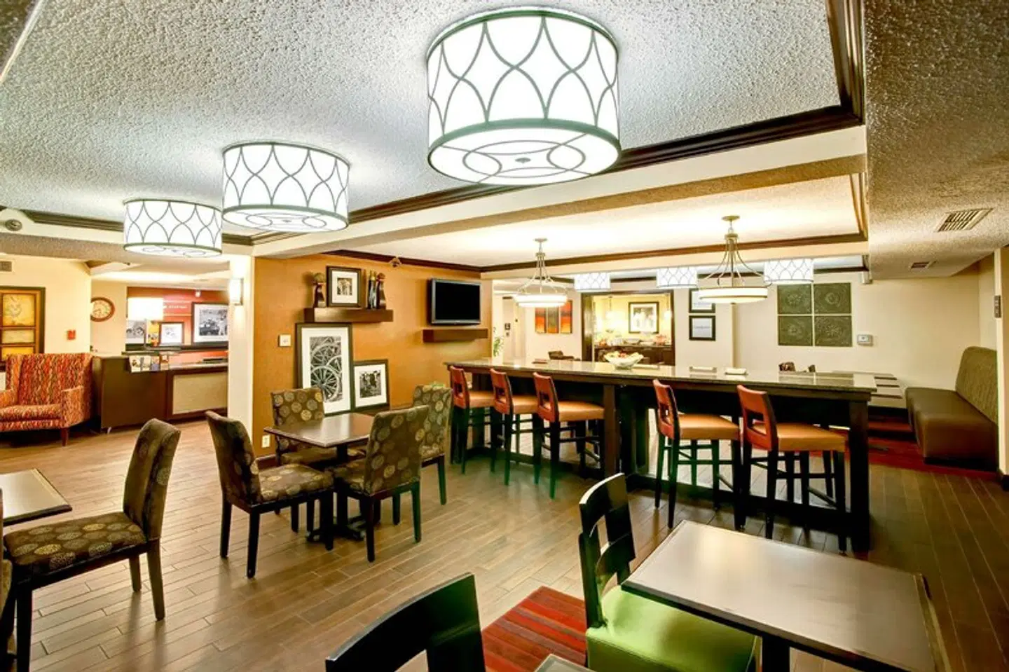 Hampton Inn College Station Bar