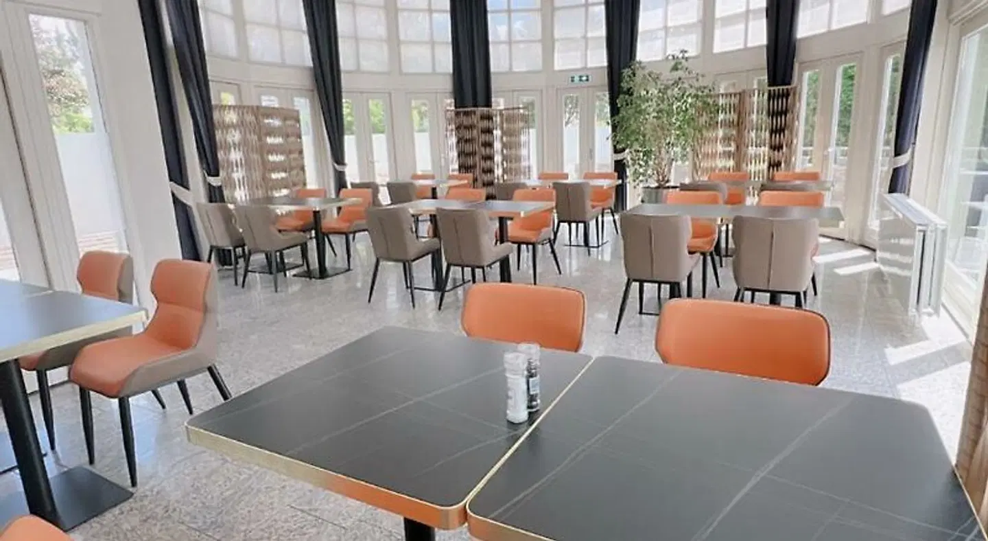 Atlas 2000 Restaurant