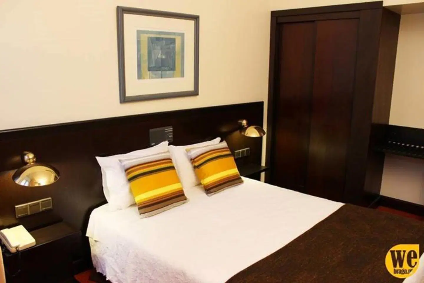 Senhora A Branca ROOM_EXAMPLE