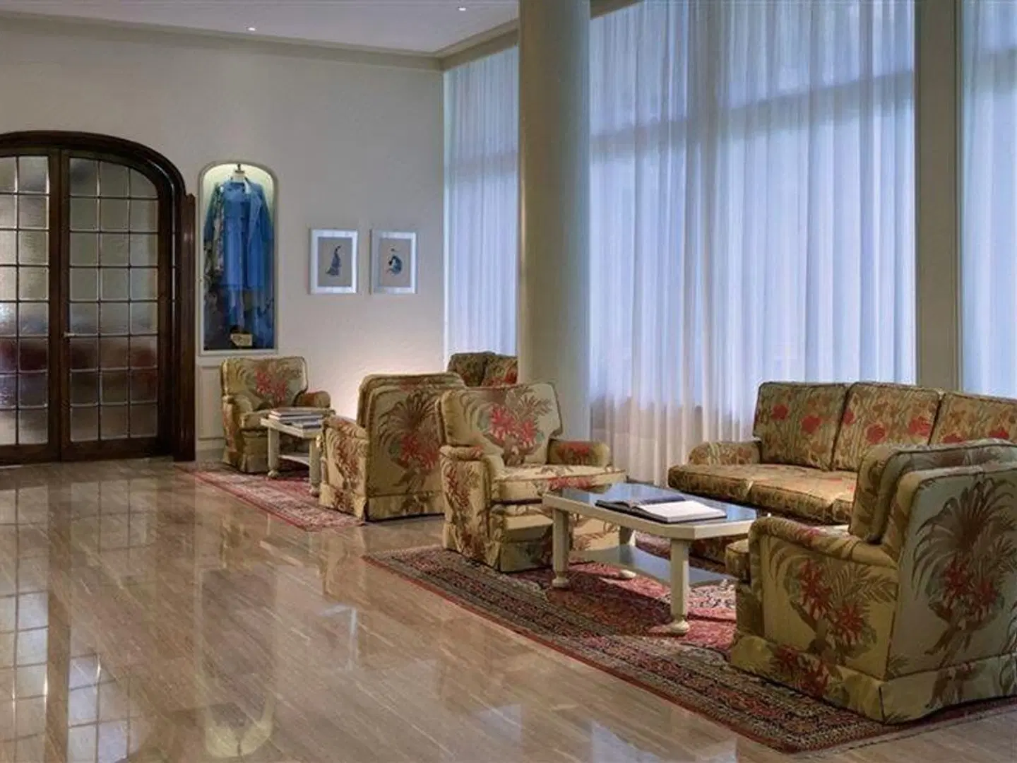 Bristol Buja LOUNGE_LOBBY