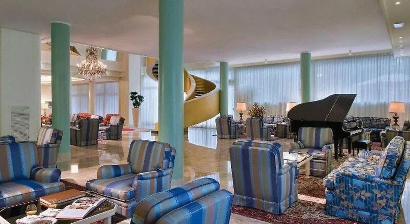 Bristol Buja LOUNGE_LOBBY