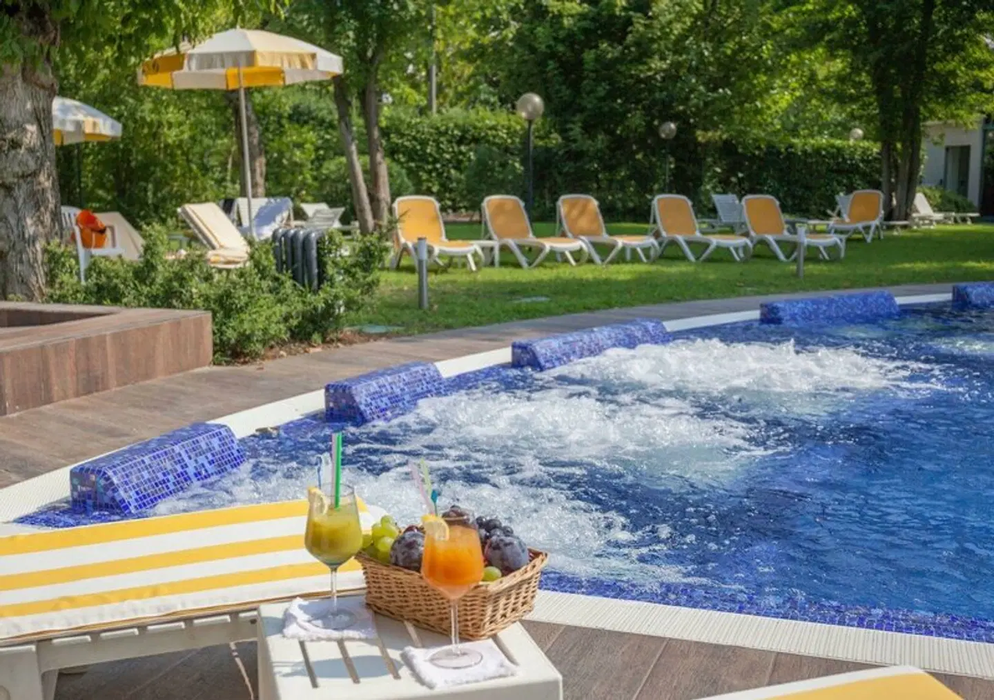 Bristol Buja OUTDOOR_POOL
