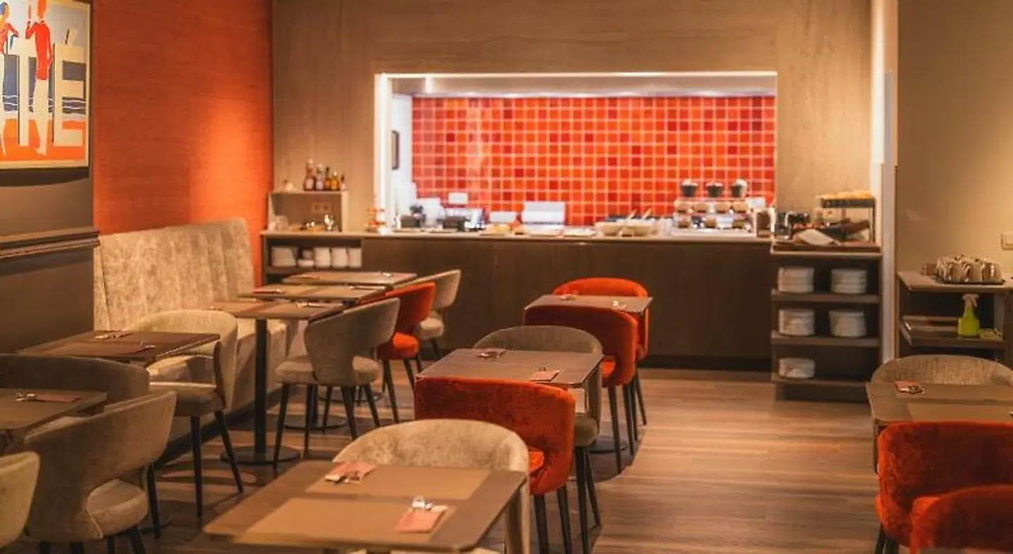 Prado Bar