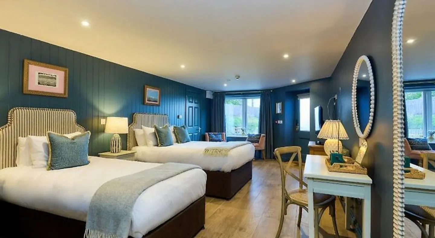 Le Strange Arms Hotel ROOM_EXAMPLE