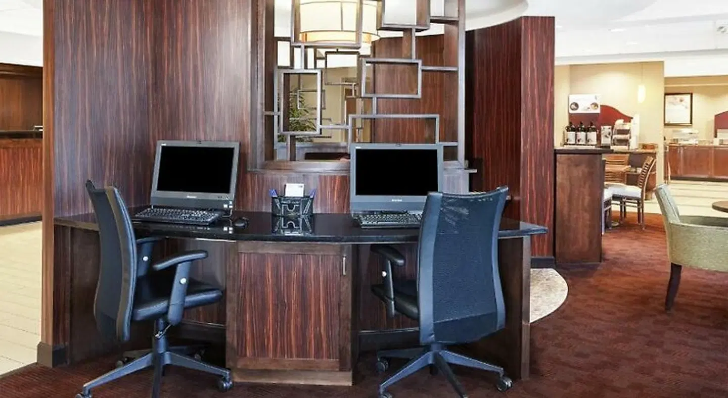 Holiday Inn Express Hampton - Coliseum Central by IHG LOUNGE_LOBBY