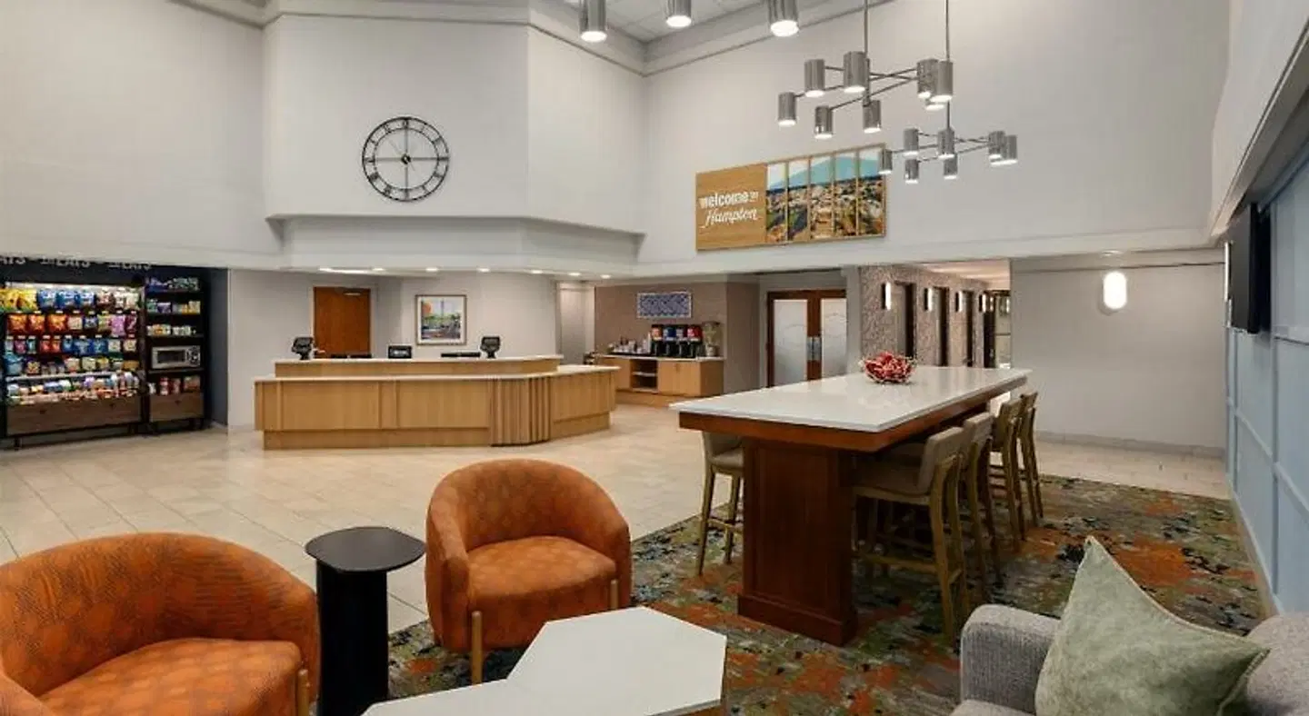 Hampton Inn Springfield-South Bar