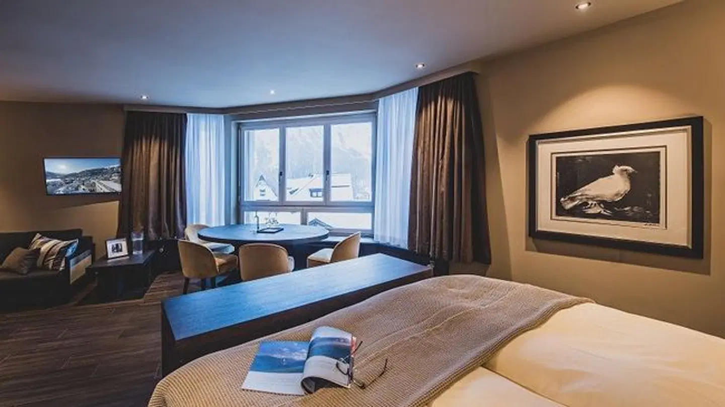 Monopol art boutique ROOM_EXAMPLE