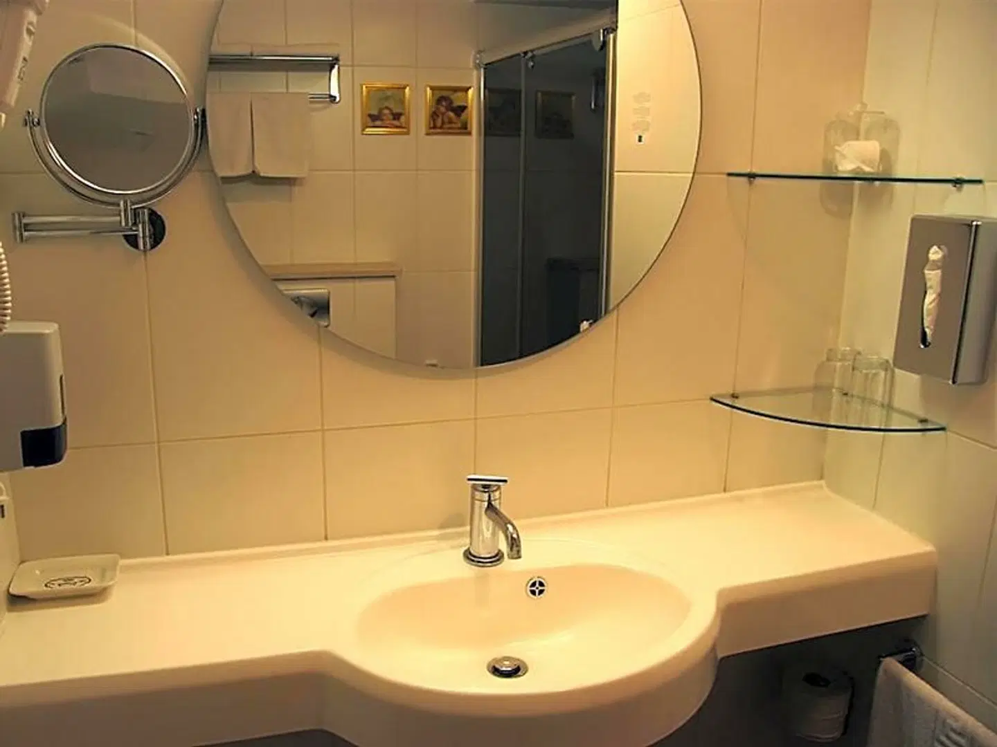 Tähetorni Hotel Badezimmer