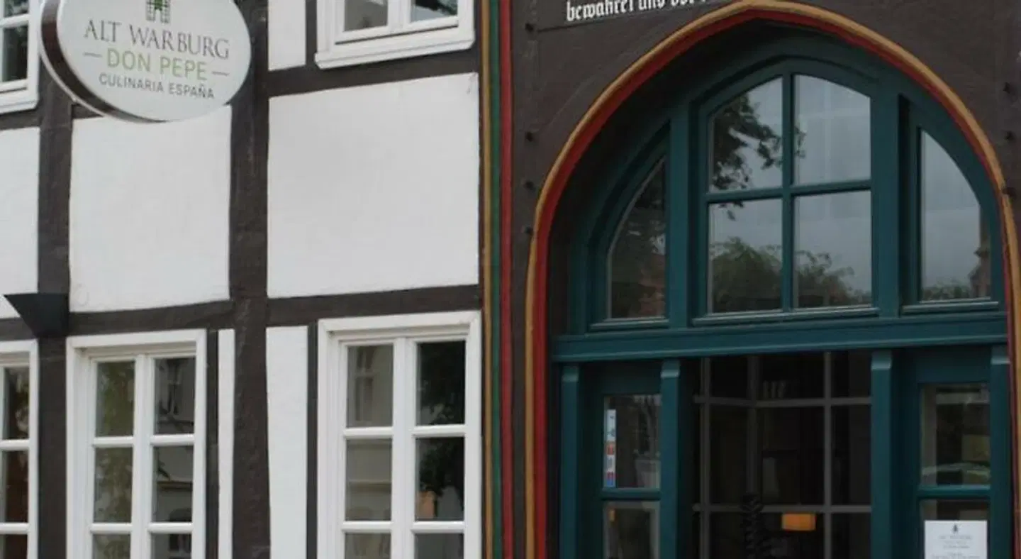 Alt Warburg EXTERIOR