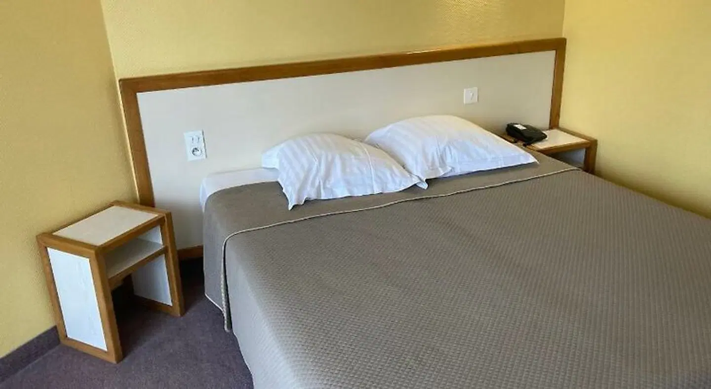 Logis Hotel des Voyageurs ROOM_EXAMPLE