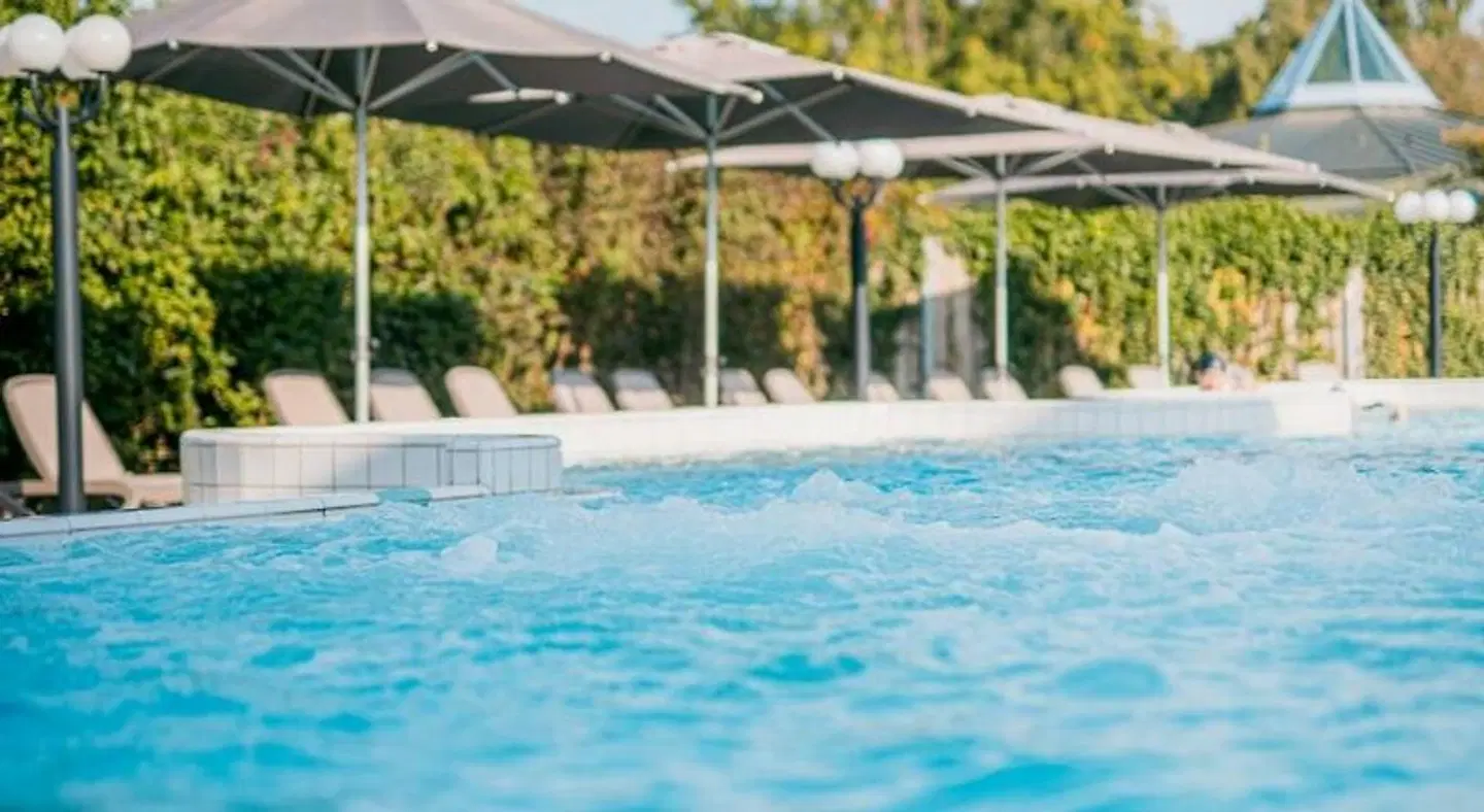 Berlin OUTDOOR_POOL