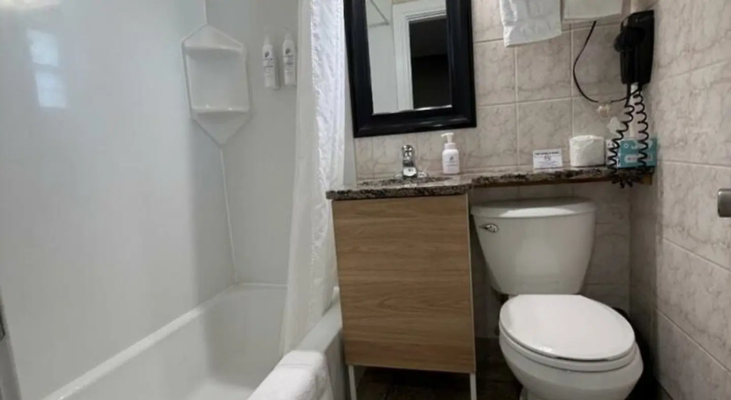 Perth Plaza Motel Badezimmer