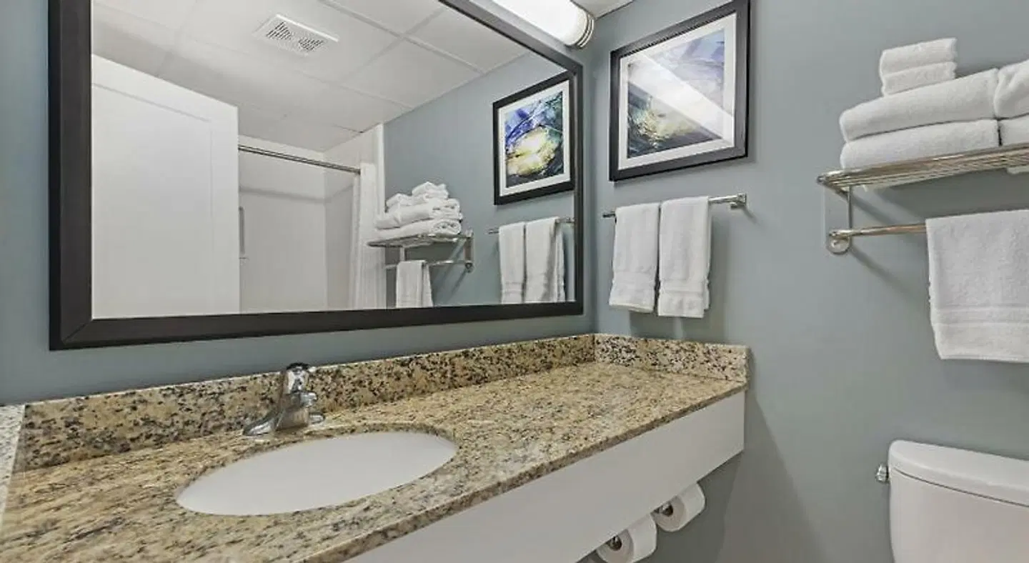 Best Western Plus Ocean City Badezimmer