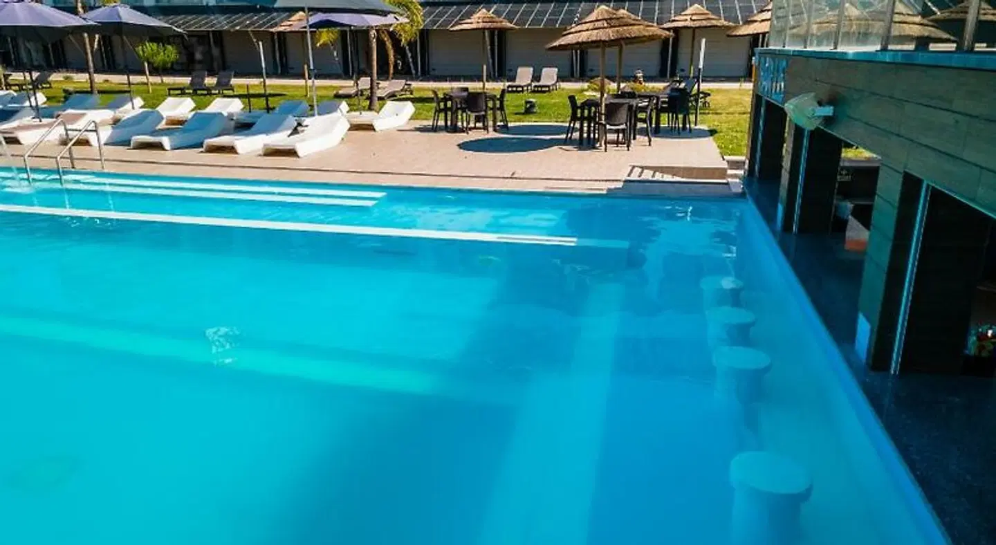 Lisotel OUTDOOR_POOL