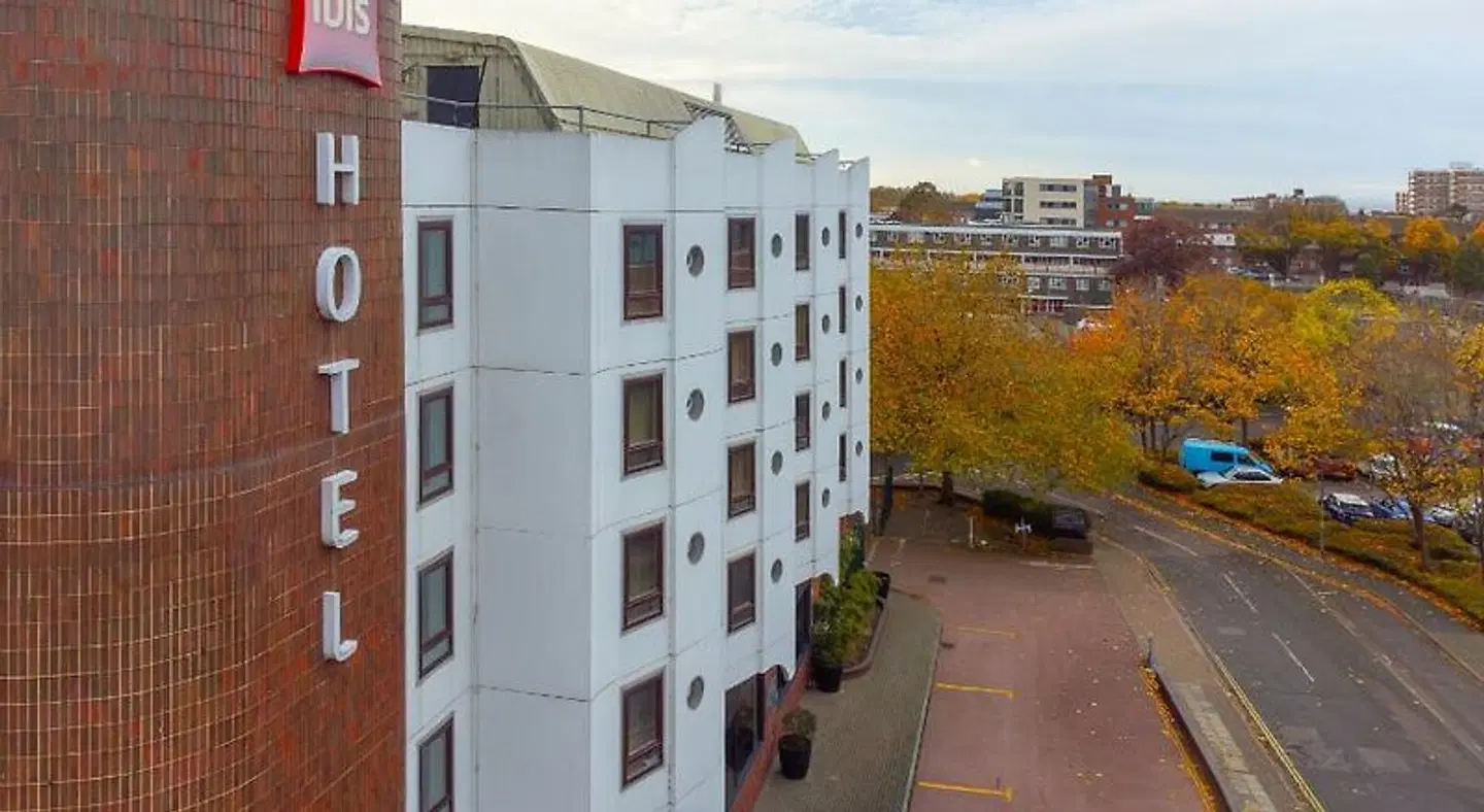 ibis Portsmouth Centre EXTERIOR