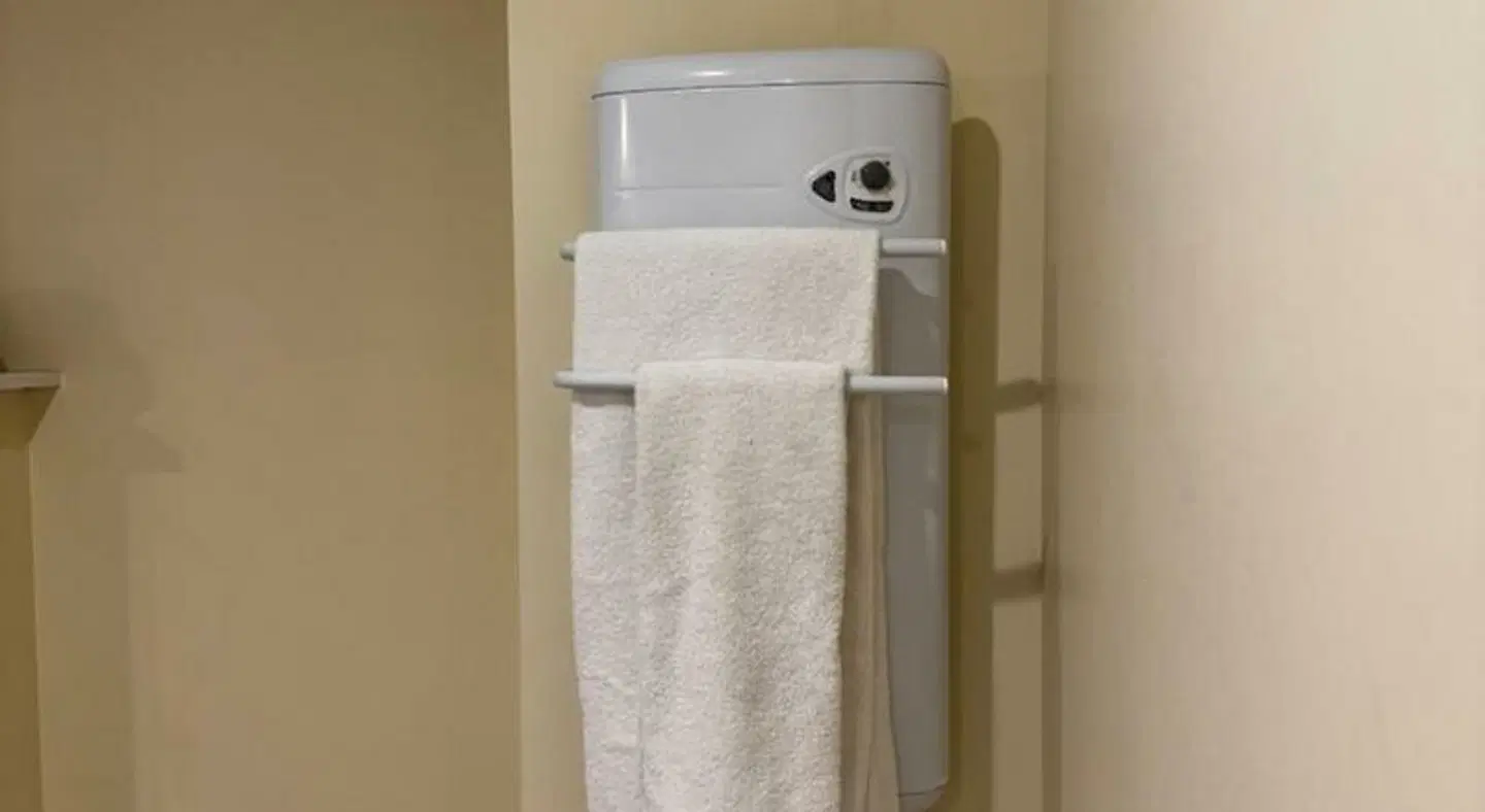 Brit Hotel Montargis Badezimmer